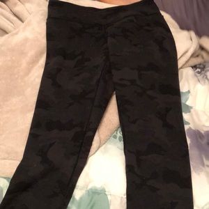 Black and grey army lululemon tights